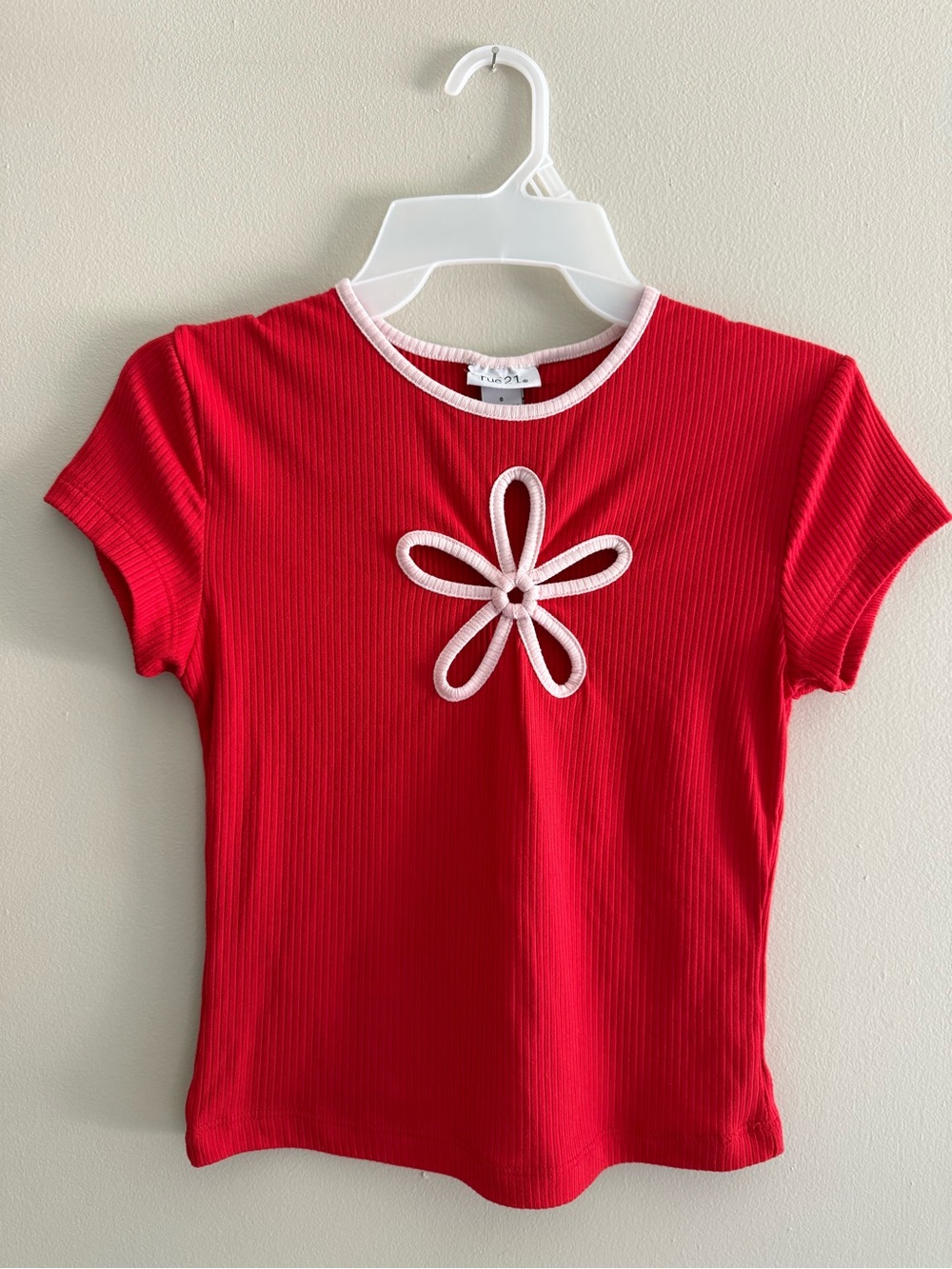 Y2K vintage rue21 women’s red ribbed knit stretch t-shirt w/ flower accent